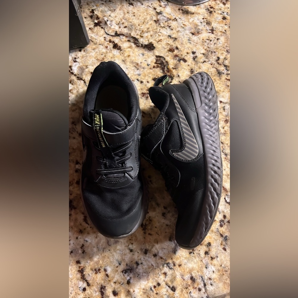 Nike Revolution 1.5Y shoes